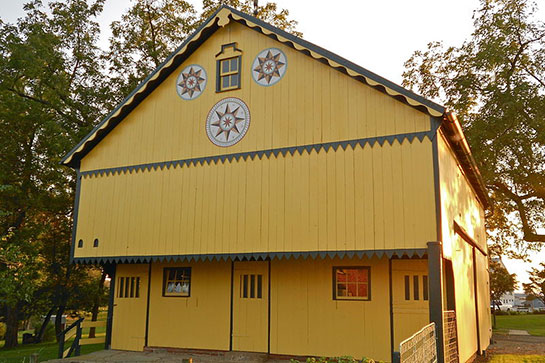 File:Creative-commons-hexstar-barn.jpg