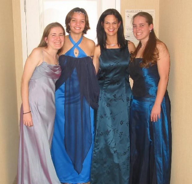 File:Bluesinbluedresses.jpg